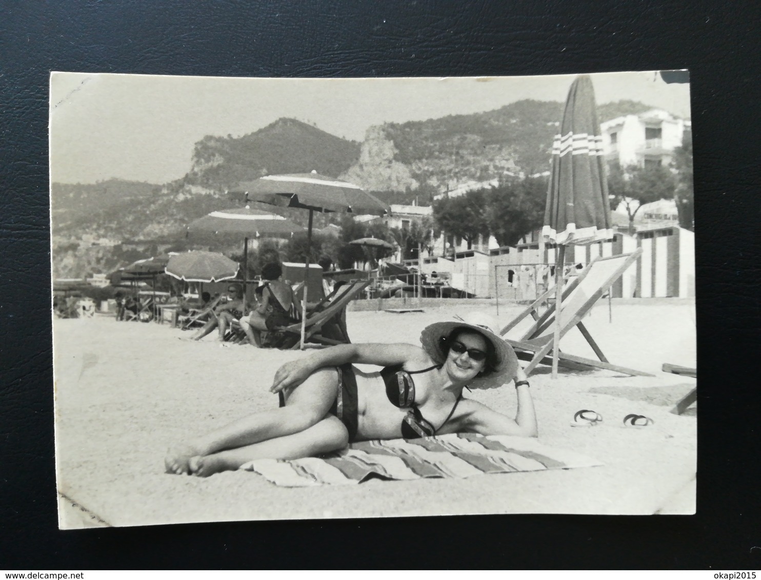 VOYAGE D UN COUPLE EN FRANCE -  ITALIE VARIGOTTI EN 1964 MER PLAGE JEUX MONTAGNES LOT 25 PHOTOS ORIGINALES NOIR -  BLANC - Places