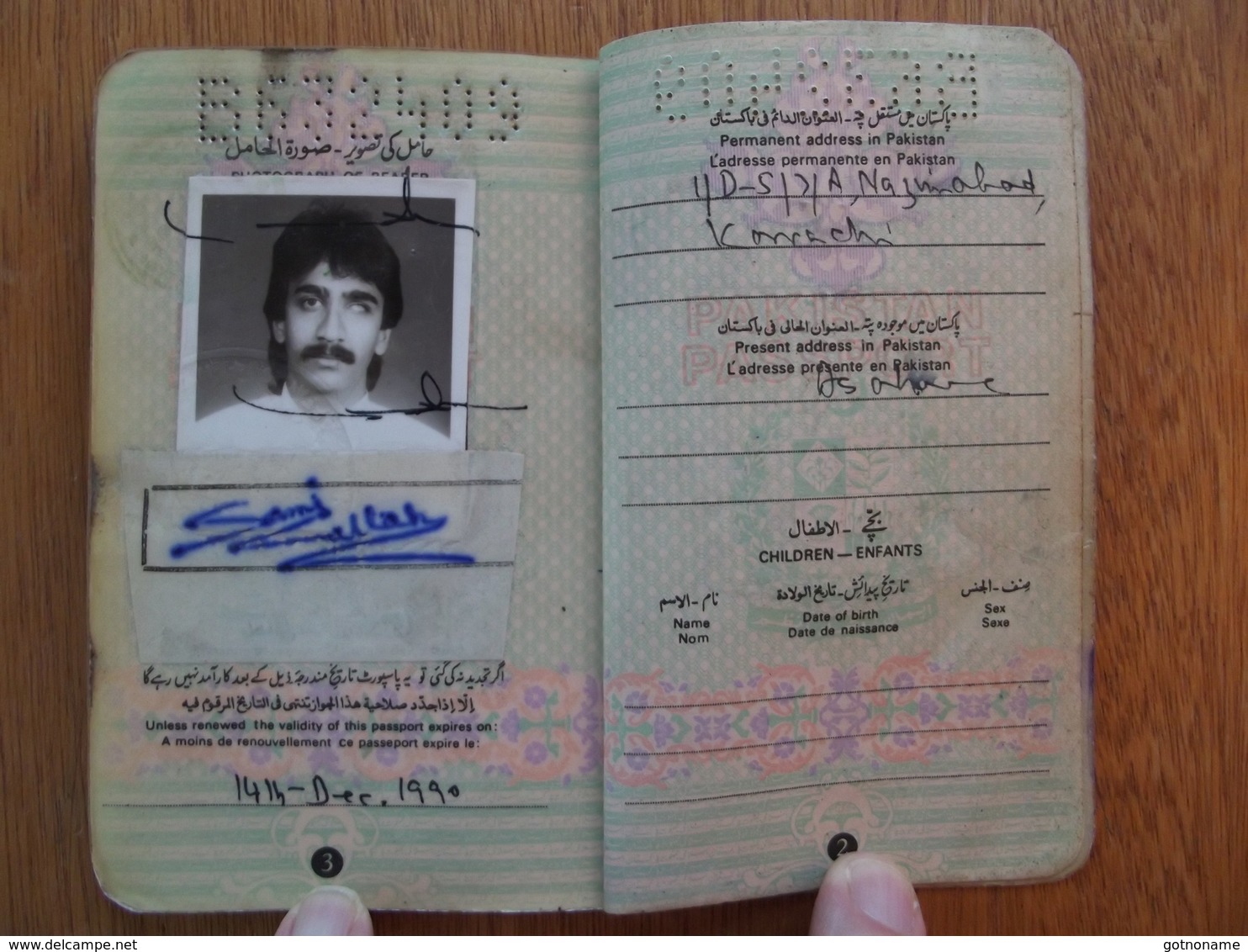 Passeport, Passport, Reisepass, Pasaporte Du Pakistan 1985. Plein De Visas.Port Gratuit En Europe. - Documents Historiques