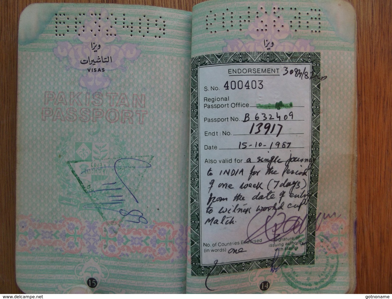 Passeport, passport, reisepass, pasaporte du Pakistan 1985. Plein de visas.Port gratuit en Europe.