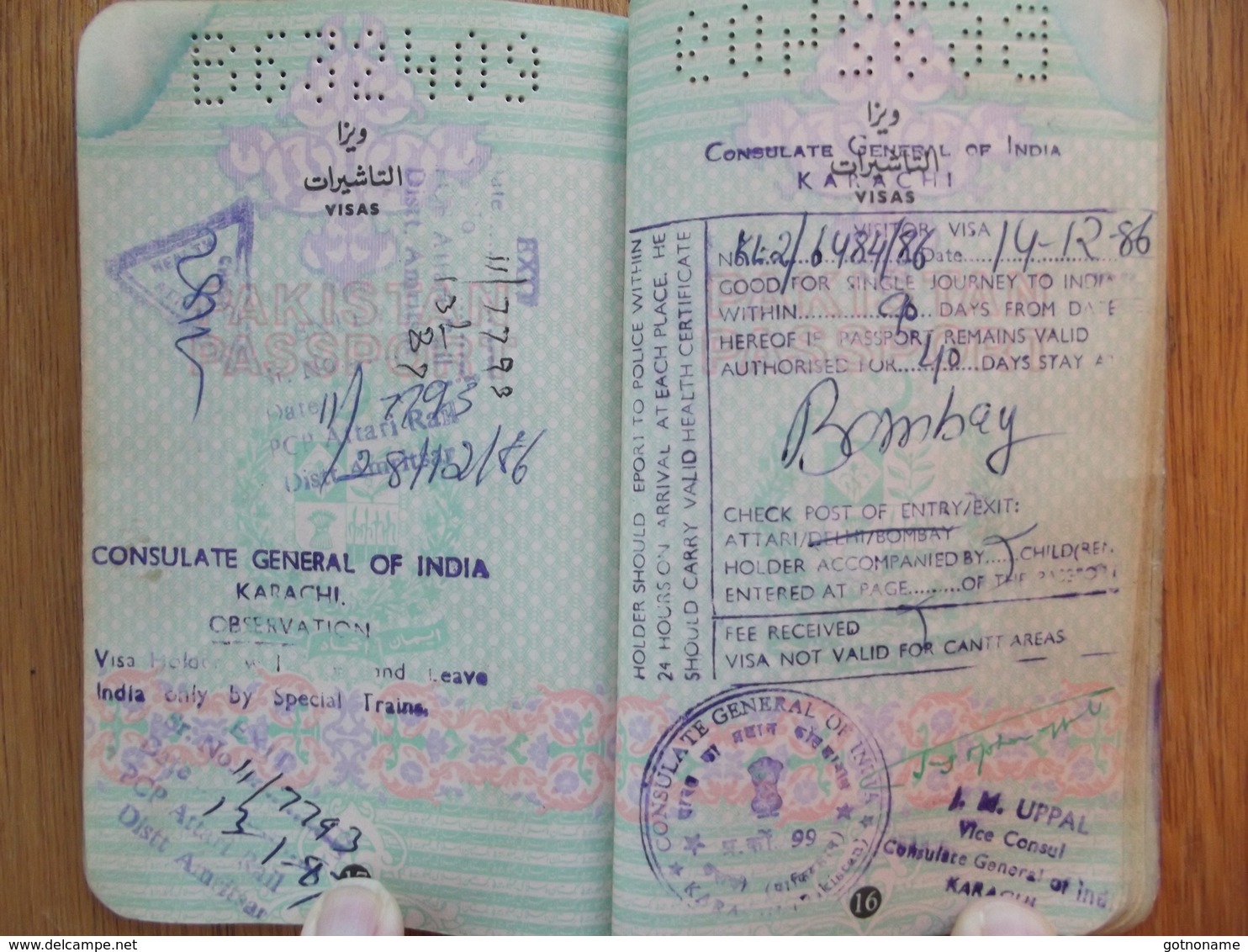 Passeport, passport, reisepass, pasaporte du Pakistan 1985. Plein de visas.Port gratuit en Europe.