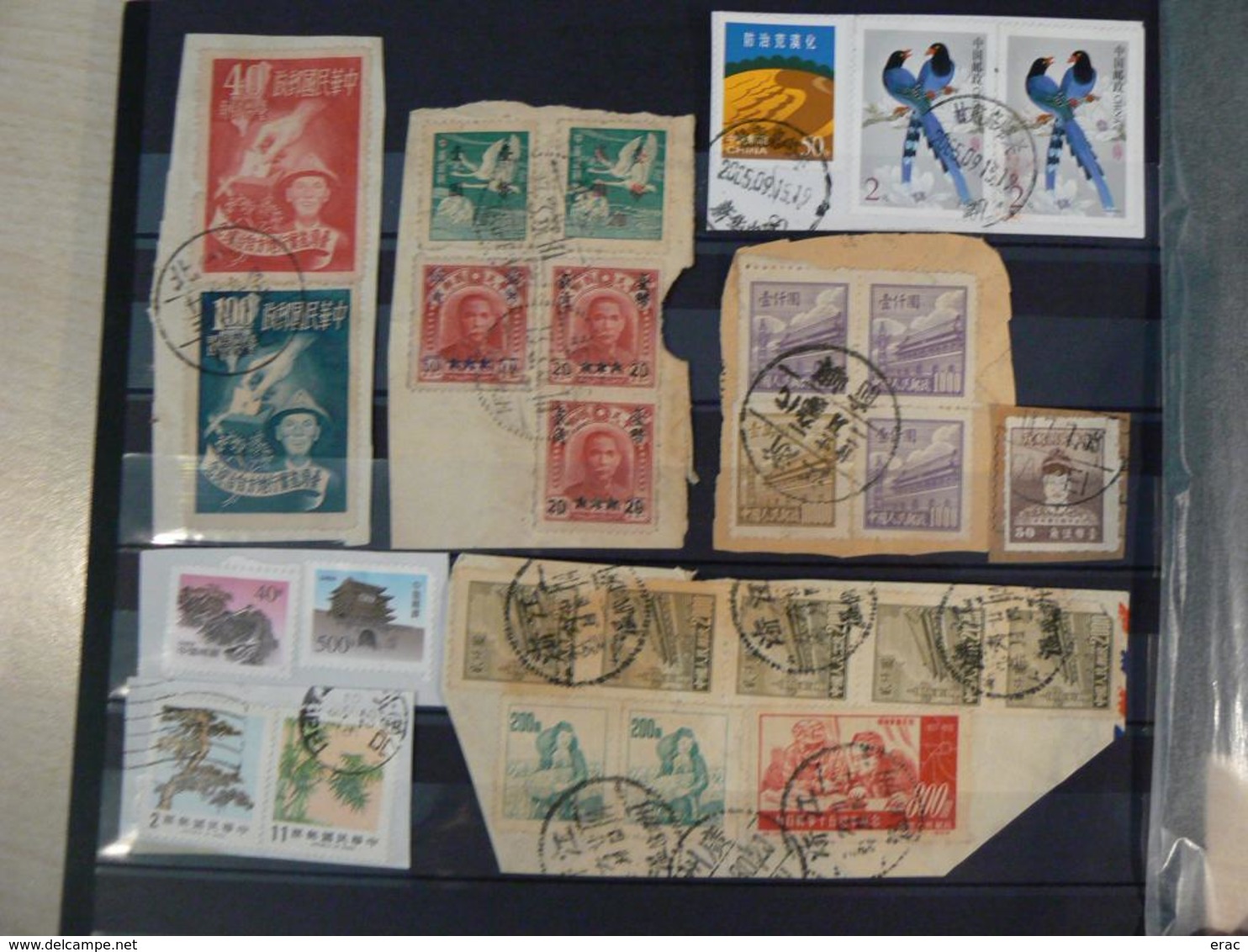 CHINE - Collection de timbres anciens et récents - Bon état général