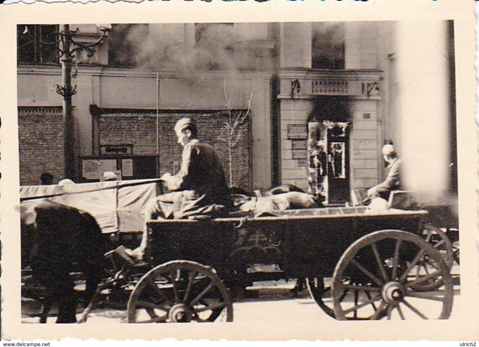 Foto Deutscher Soldat Mit Pferdefuhrwerk -. Brennendes Haus - 2. WK - 10*7cm (34728) - Krieg, Militär