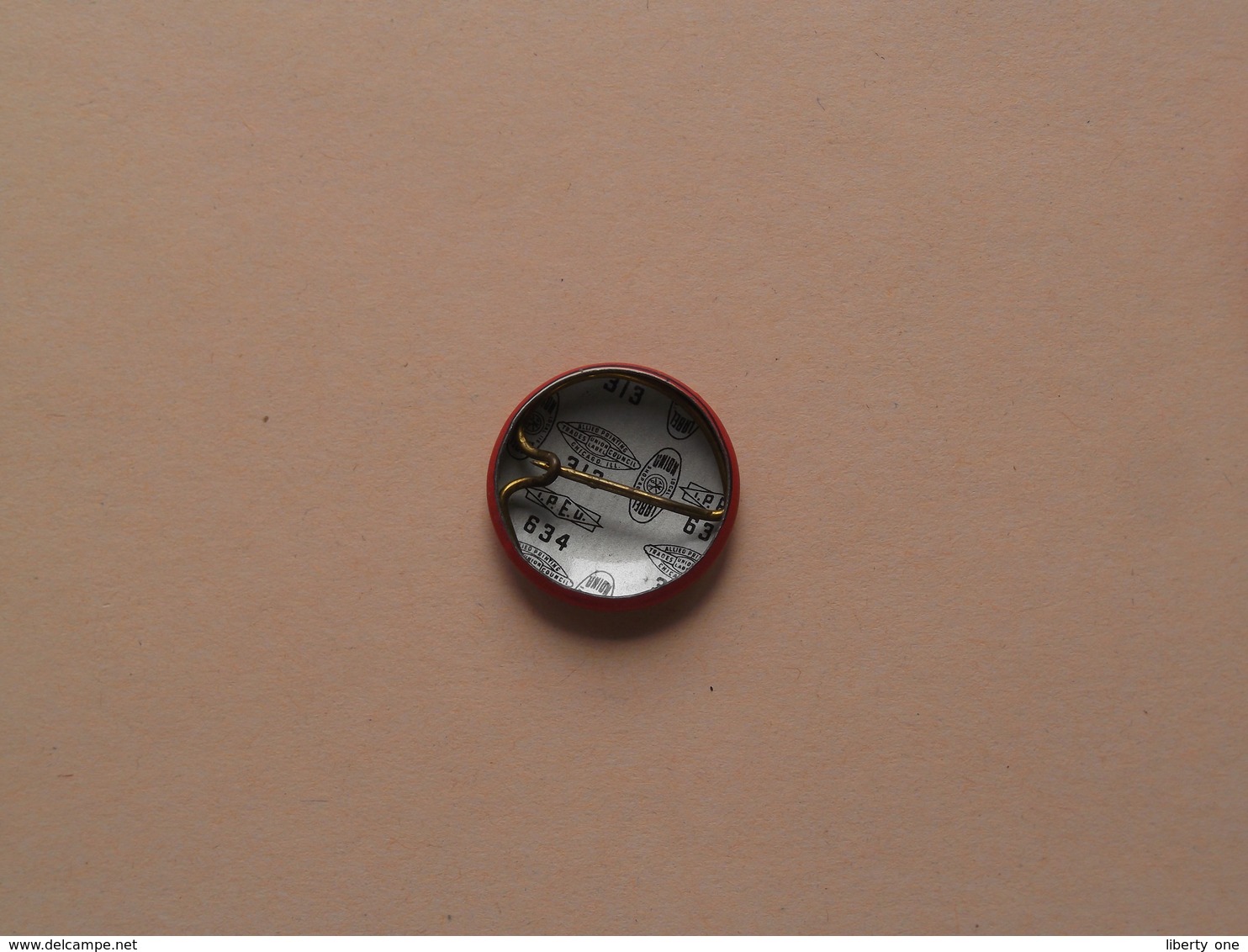 BEGINNER SWIMMER ( Red Cross ) Older Button / Pin / Speld / Epingle ( +/- 2 Cm. ) Zie Foto Voor Detail / Metal Button ! - Natación
