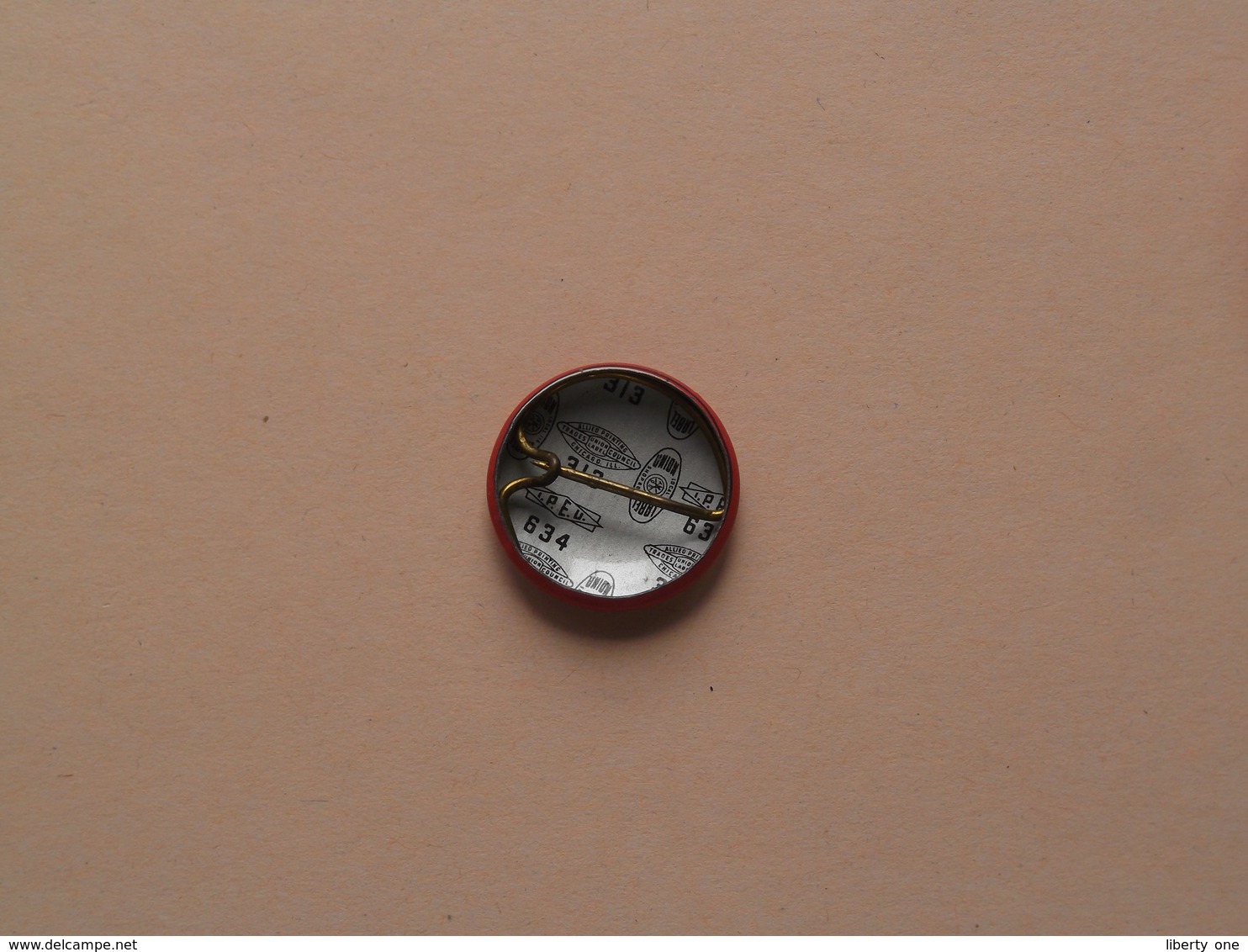 BEGINNER SWIMMER ( Red Cross ) Older Button / Pin / Speld / Epingle ( +/- 2 Cm. ) Zie Foto Voor Detail / Metal Button ! - Natation