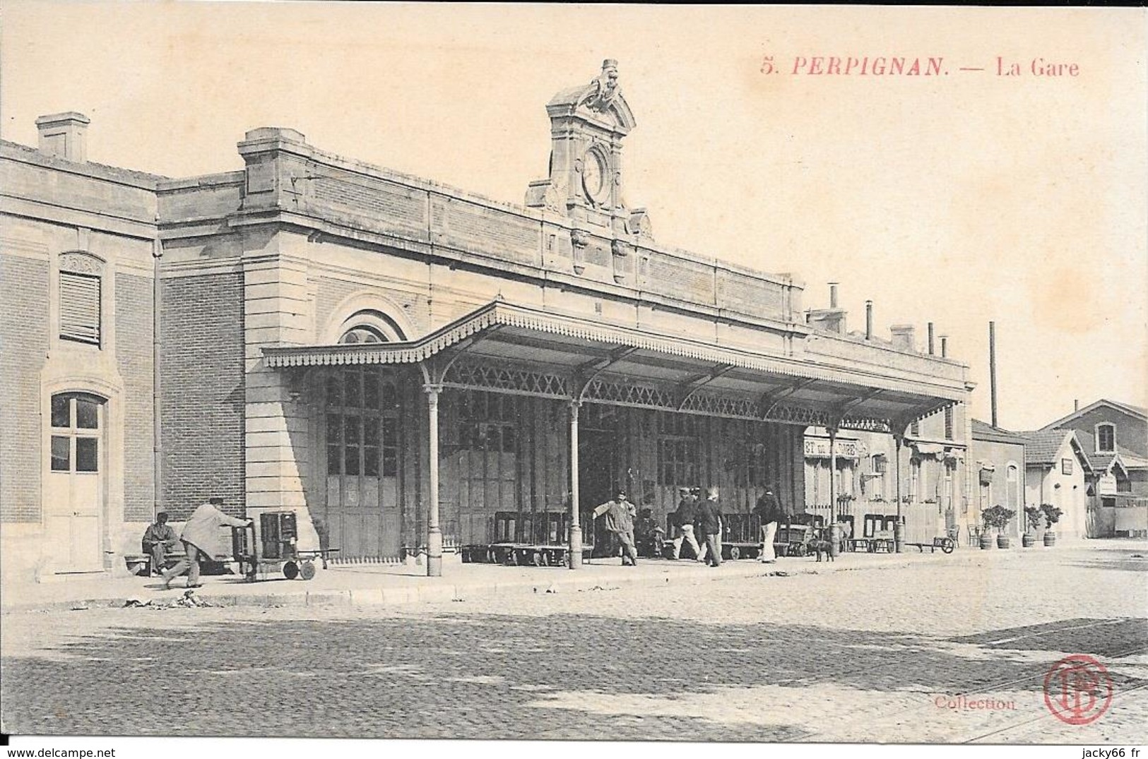 CPA - PERPIGNAN - La Gare . - Perpignan