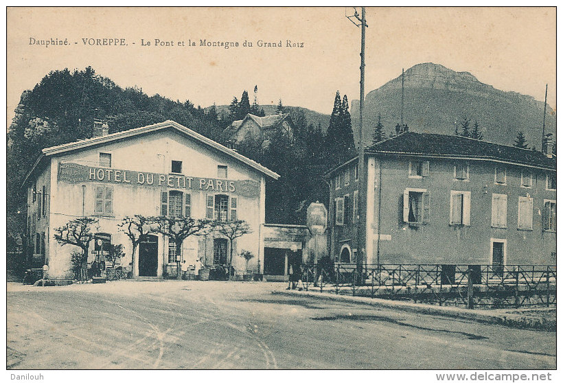 38 // VOREPPE    Le Pont Et La Montagne Du Grand Ratz,  HOTEL DU PETIT PARIS - Voreppe