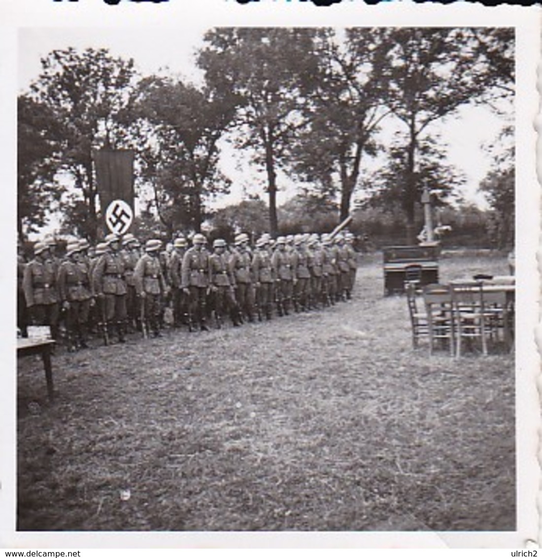 Foto Formation Deutsche Soldaten Mit Hakenkreuzfahne Und Klavier -  2. WK - 5*5cm (34755) - Krieg, Militär