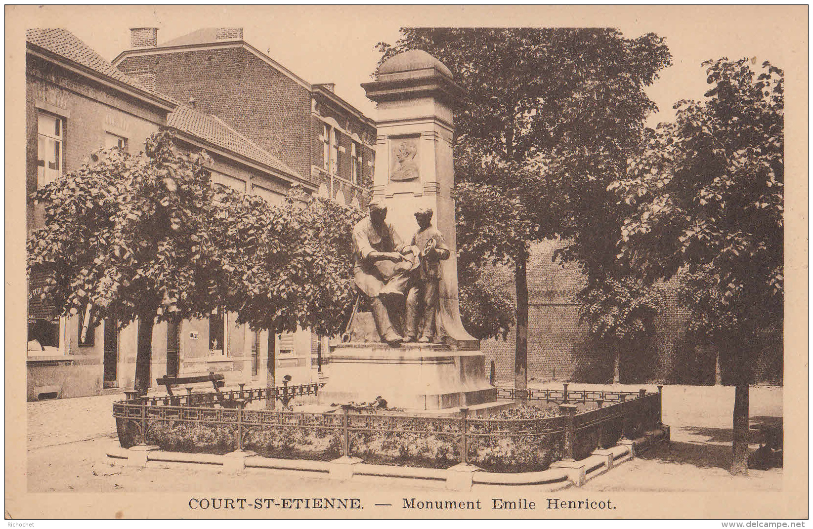 Court-St-Etienne - Monument Emile Henricot - Court-Saint-Etienne