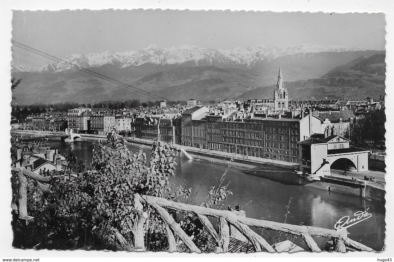 GRENOBLE - N° 1001 Bis - VUE GENERALE ET LA CHAINE DES ALPES - FORMAT CPA NON VOYAGEE - Grenoble