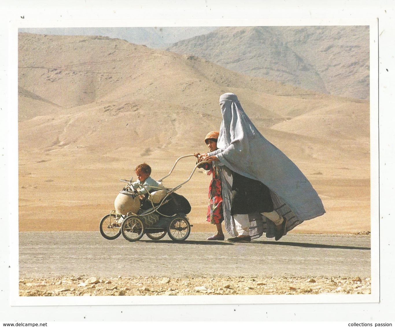 Cp, 22 X 17, Photo AFP , 1996, AFGHANISTAN , SERAI KHOJA , Femme , Enfants , 2 Scans, Frais Fr 1.55 E - Afghanistan