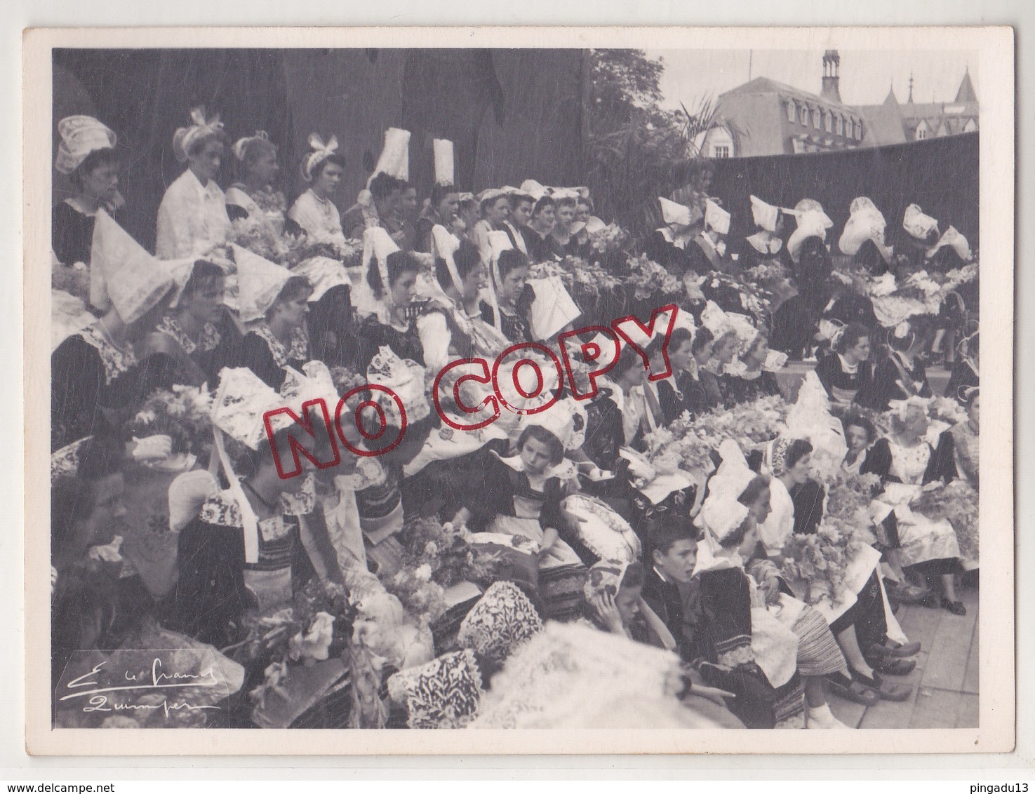 Au Plus Rapide Quimper Fête De Cornouaille Année 1950 Les Reines Coiffe Folklore Coiffe Beau Format Photographe Le Grand - Lieux