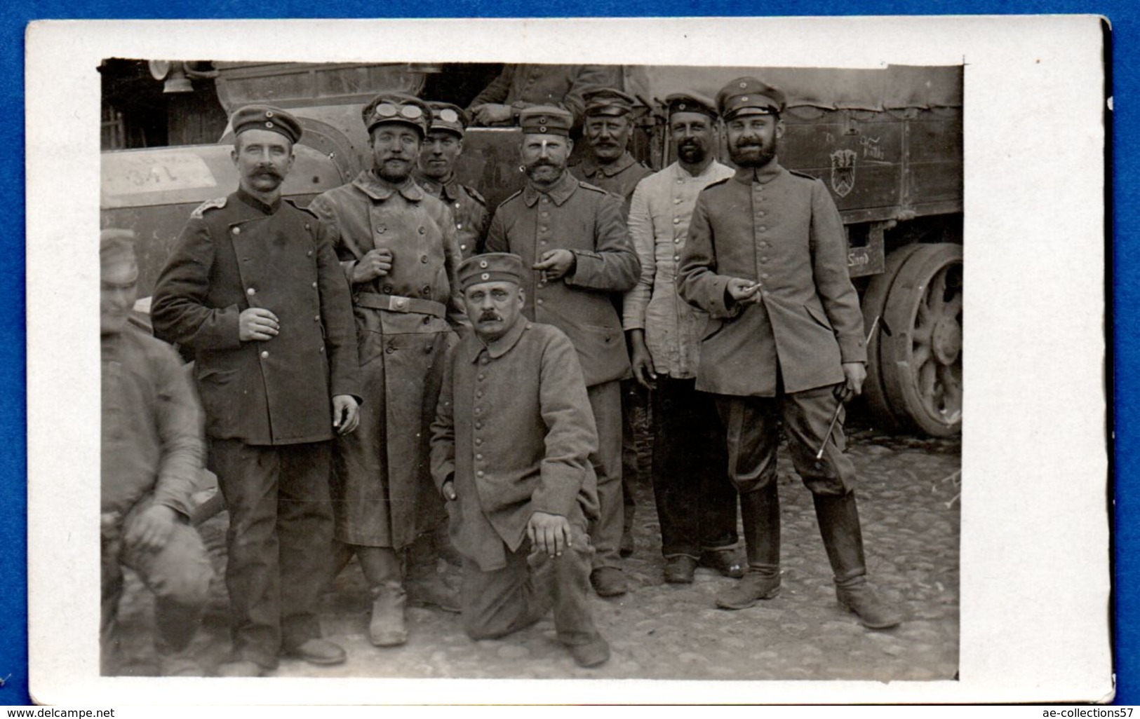 Carte Photo  - Groupe De Soldats Allemands Devant Un Camion - War 1914-18