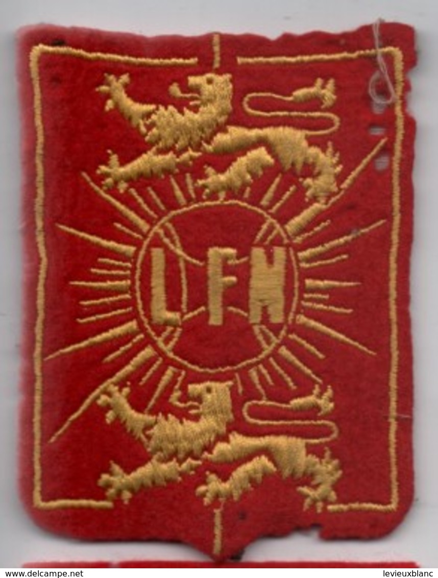 Ecusson Tissu Ancien /L F N/ ( à Déterminer) /Avec Deux Lions Rampant  Et Un Soleil/ Vers 1960-1970   ET197 - Patches