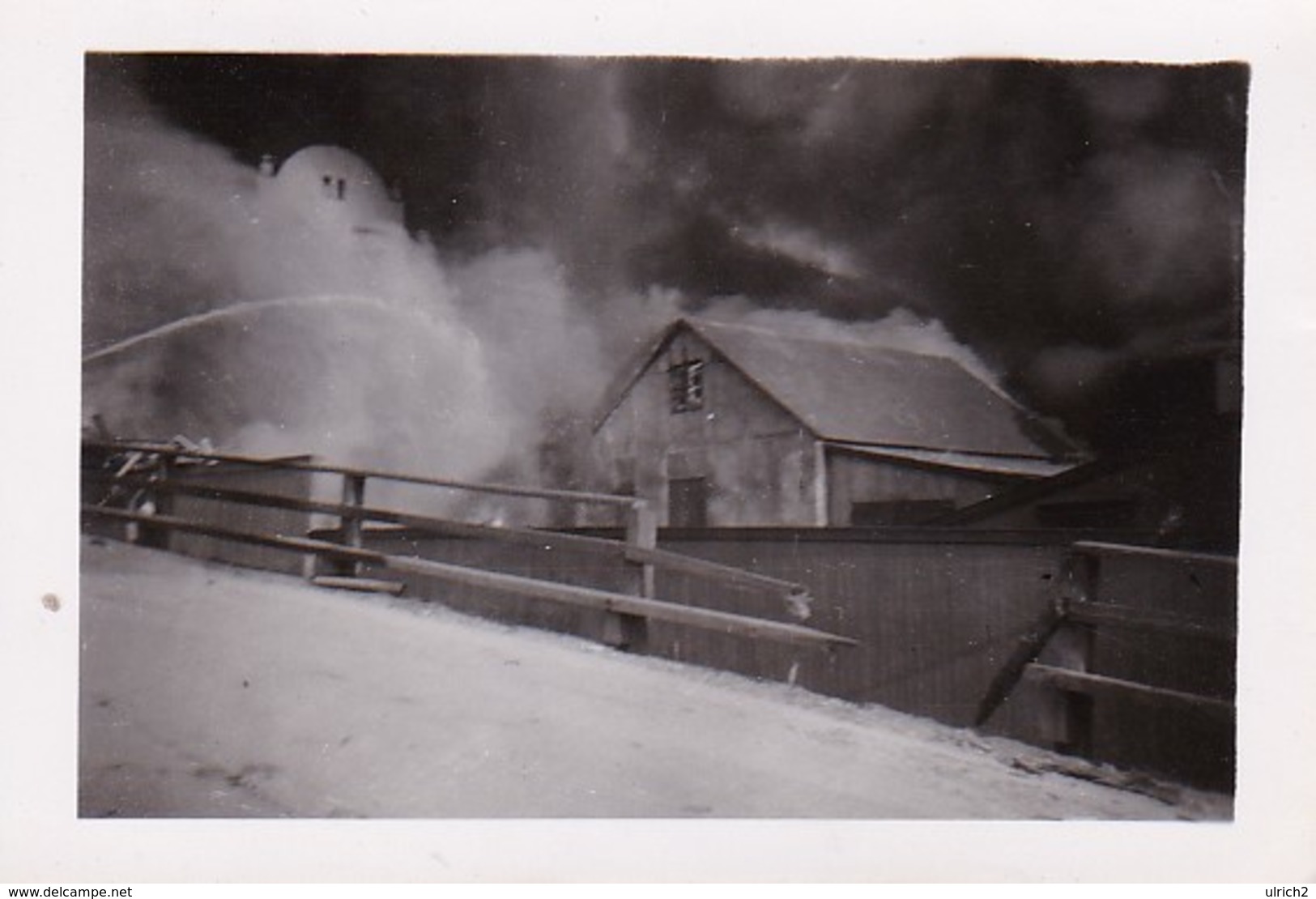 Foto Brennendes Bauernhaus Und Löscharbeiten - Lödingen - Ca,. 1940 - 9*6cm (34793) - Orte