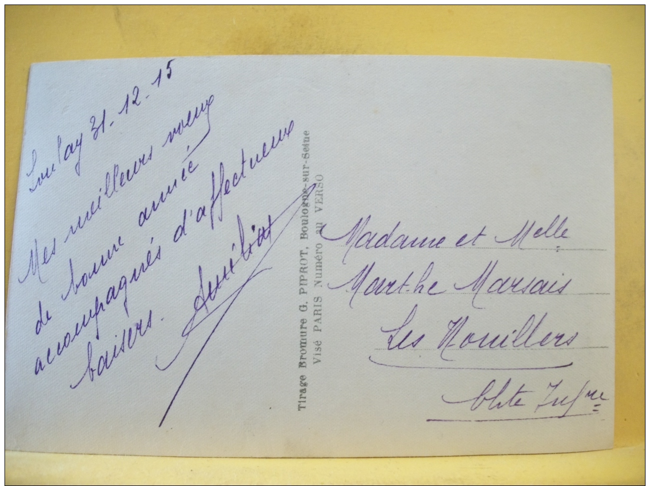 B18 4550. CPA 1915. JE VOUS ENVOI CES FLEURS POUR ENSOLEILLER VOTRE COEUR. (FILLETTE) (PORT GRATUIT POUR LA FRANCE) - Autres & Non Classés