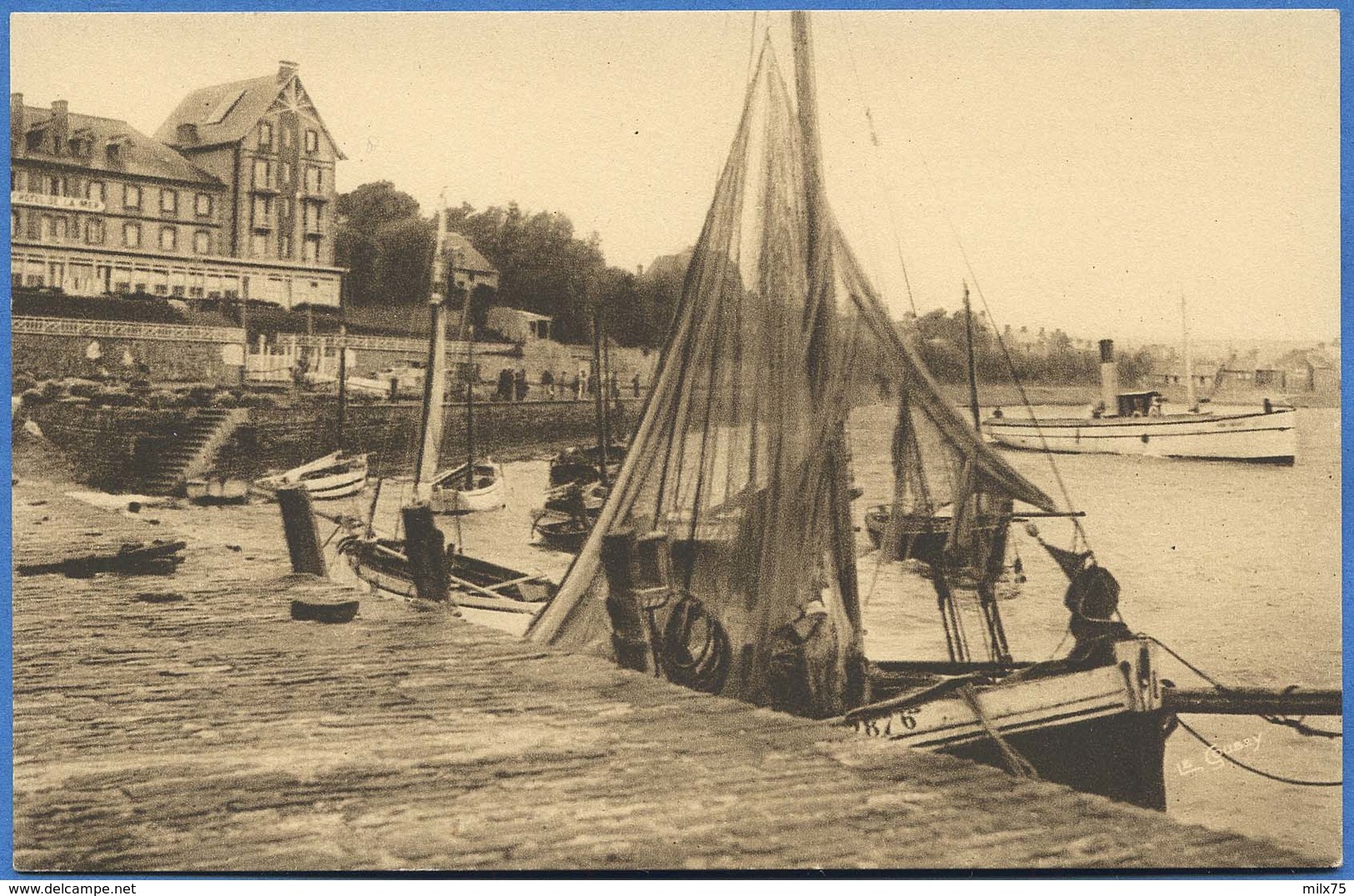 50 - CARTERET - Le Joyau Du Cotentin - Le Port à Marée Haute. A Gauche, Hôtel De La Mer - Carteret