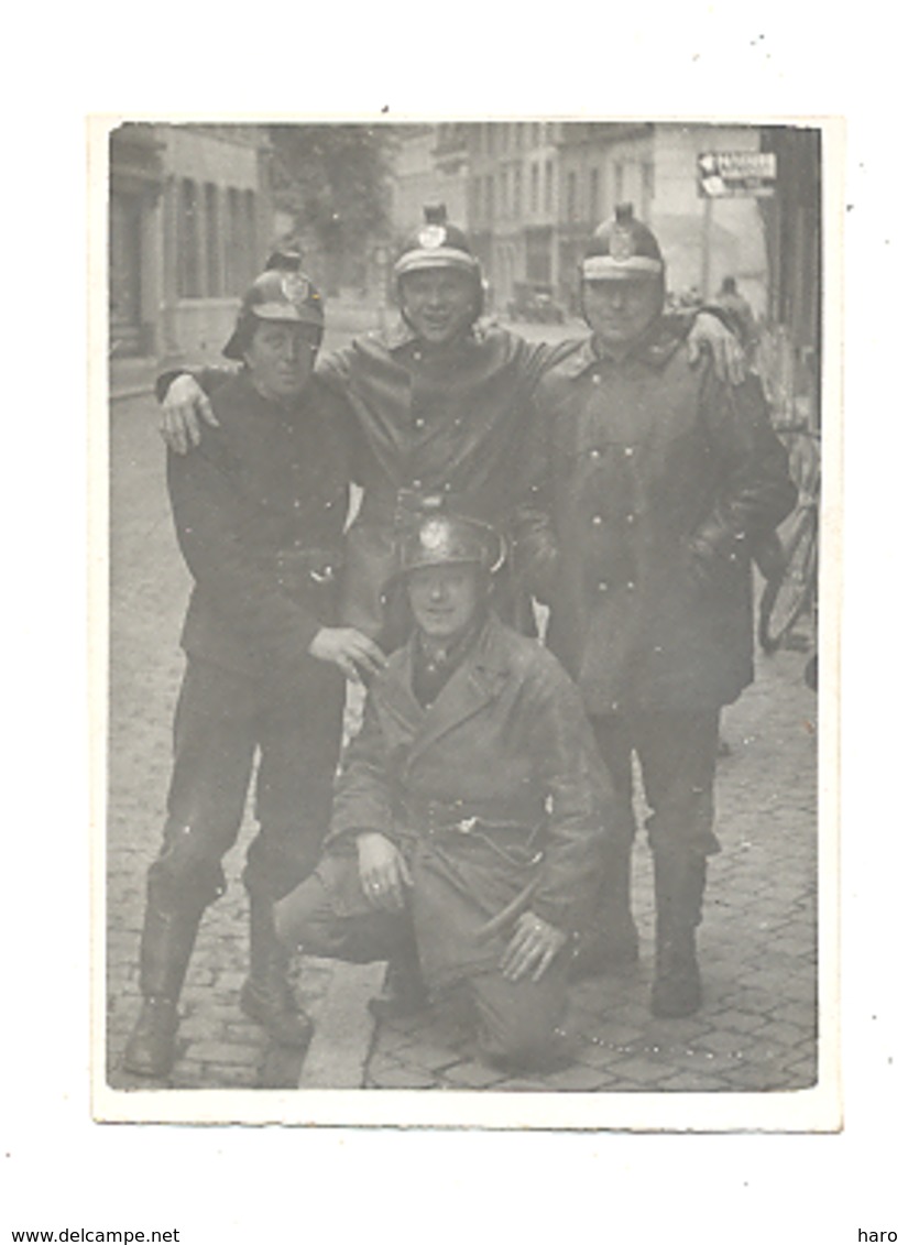 Photo ( 6 X 9 Cm) Pompier En Tenue De Travail - Hainaut, Péruwelz ??(mel 2) - Lieux