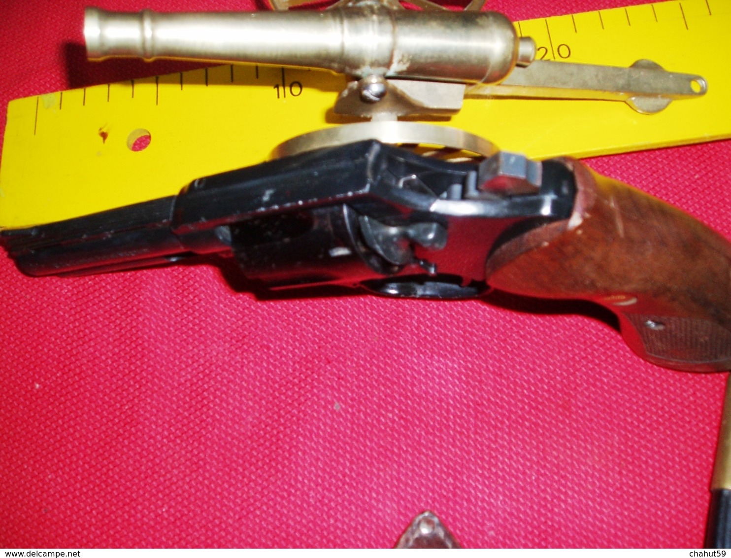 1 REVOLVER  D'ALARME ou de STARTER .Fabriquant:" RECK cal 9mm Flob.l".made in W.Germany.italy.