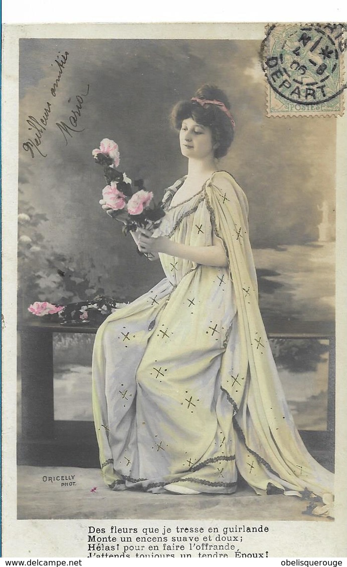 BELLE FEMME EN ROBE LONGUE  MOUSSELINE ET  ROSES   VERS 1905 - Mujeres