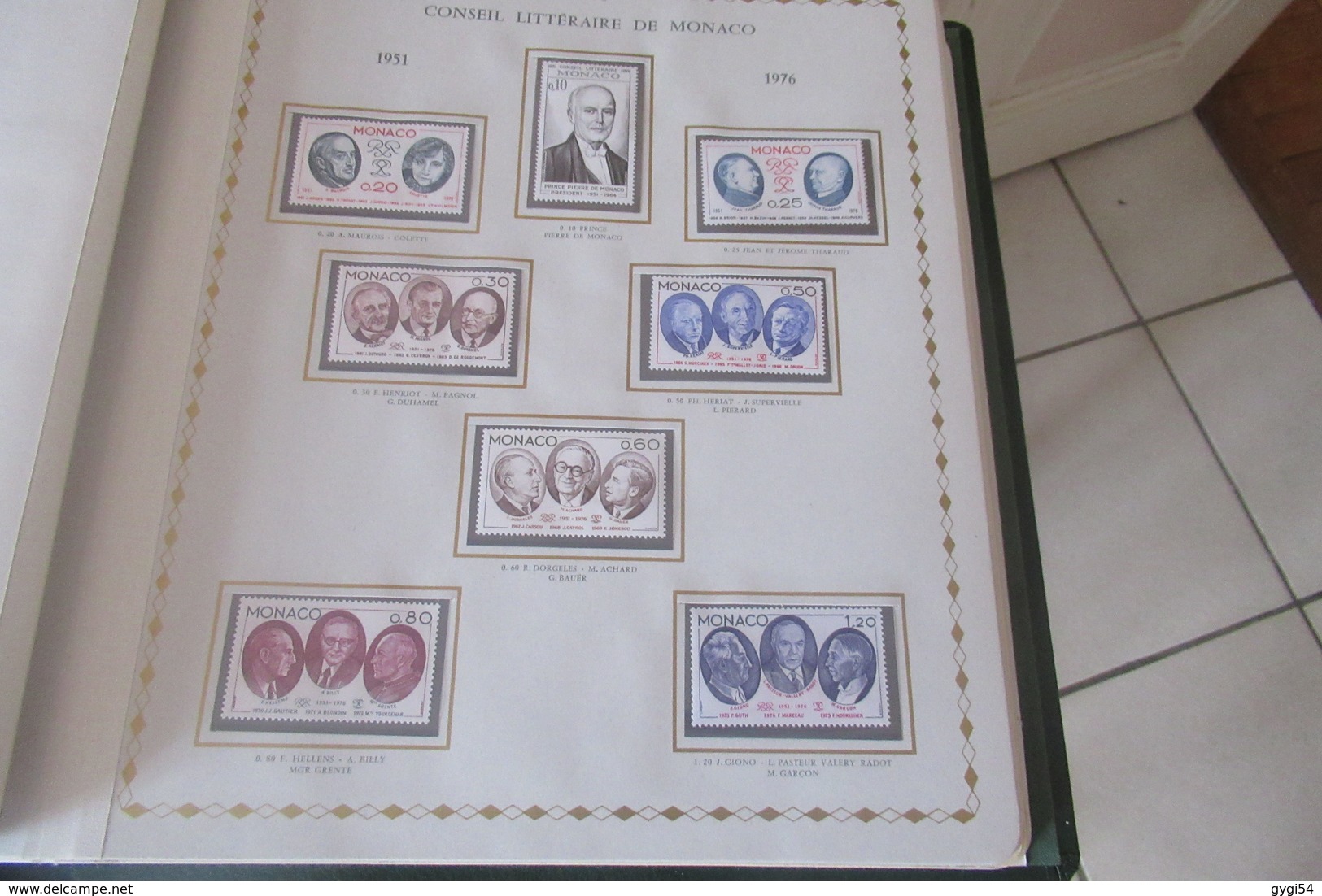 Monaco Dans Un Album Princesse ( Avec Son étui )  1973 à 1981 En Timbres Poste Cat Yt  N°916  à  1301 N**  MNH Cote 974 - Verzamelingen (in Albums)