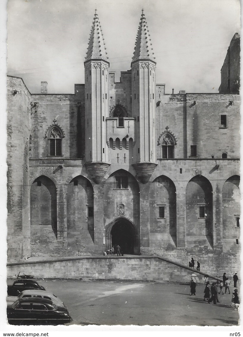 CPSM 84 ( Vaucluse ) - AVIGNON - Le Palais Des Papes ( XIV E S ) - Les Echauguettes - Avignon (Palais & Pont)