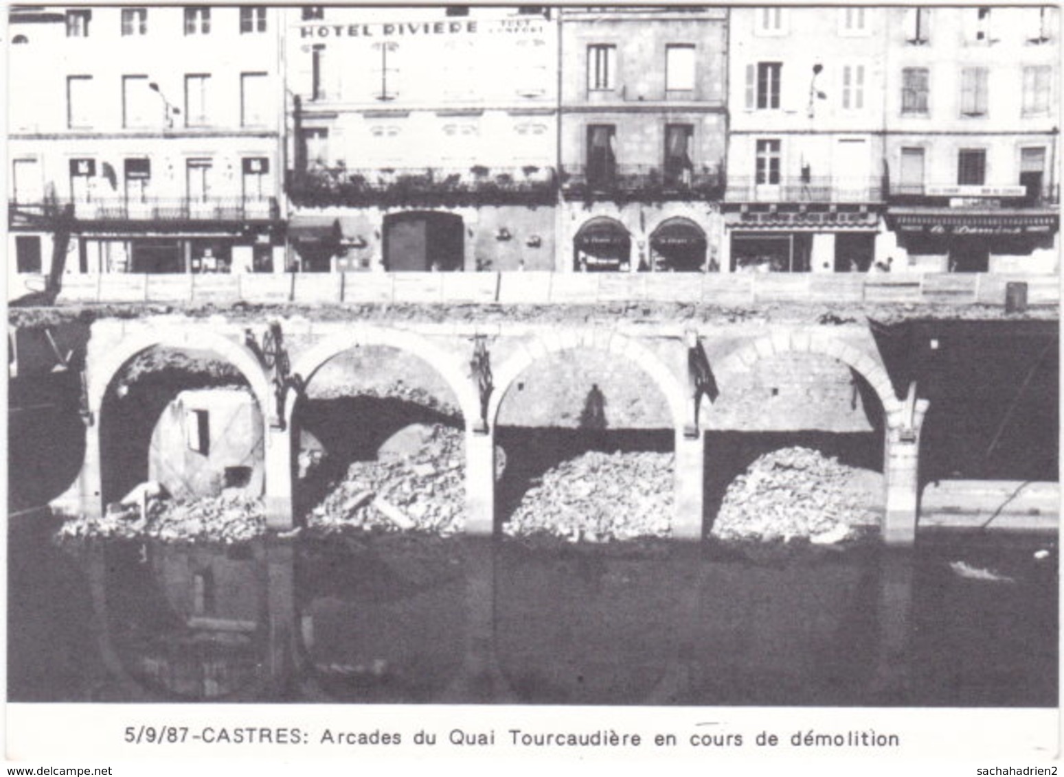 81. Gf. CASTRES. Arcades Du Quai Tourcaudière En Cours De Démolition - Castres