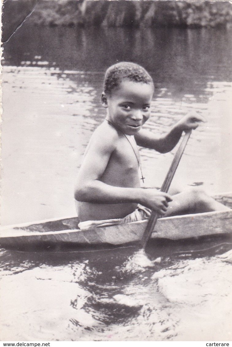 AFRIQUE,COTE D'IVOIRE,région Des Lacs,prés Yamoussoukro,enfant Heureux Avec Pirogue,et Chaine Et Croix,rare - Costa D'Avorio