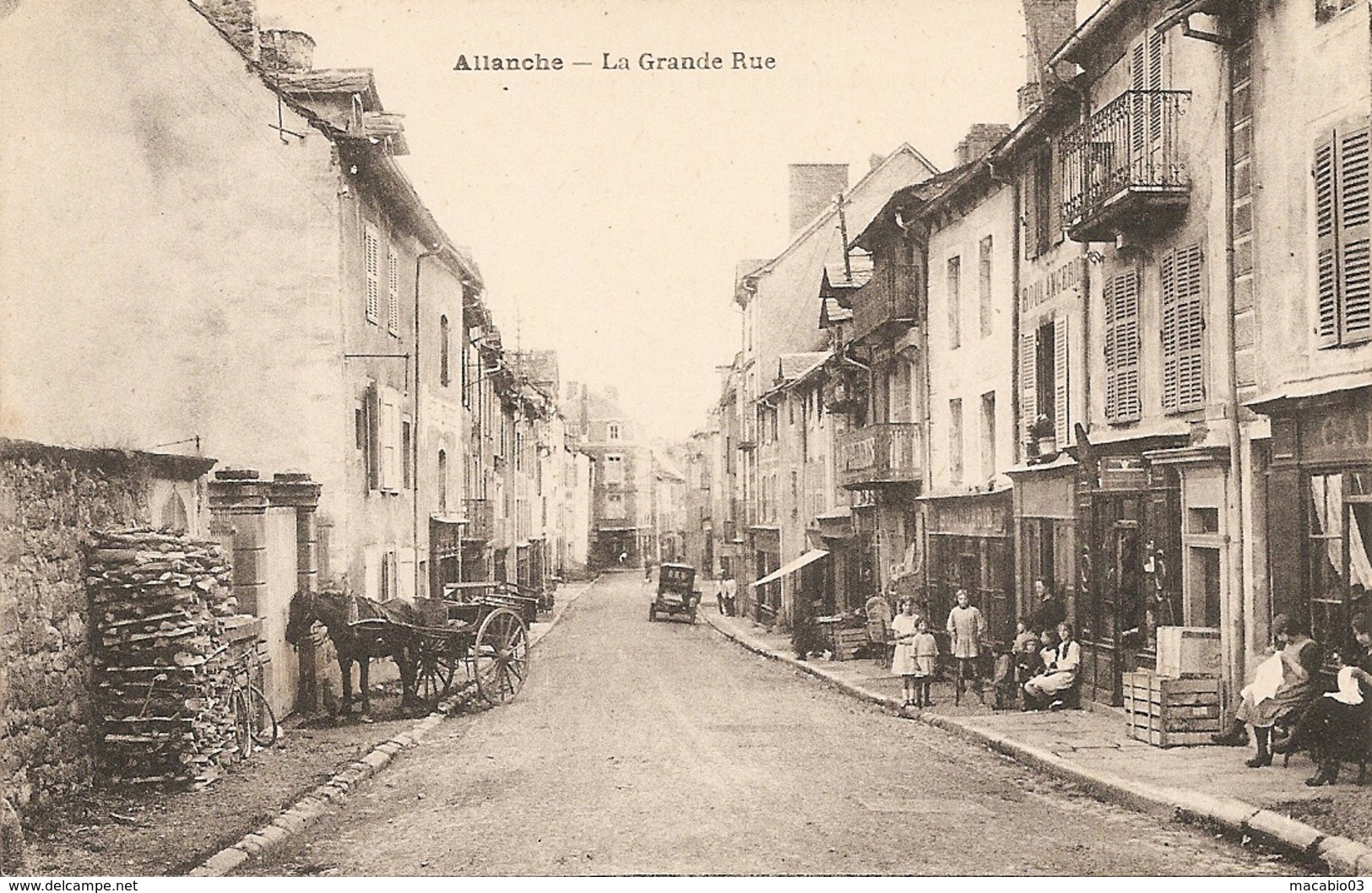 15 Cantal : Allanche La Grande Rue Réf 4232 - Allanche
