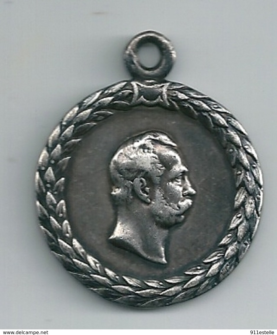 RUSSIE Belle Médaille De STALINE ( Metal   Argentée  Dim 32 Mm ) - Other & Unclassified