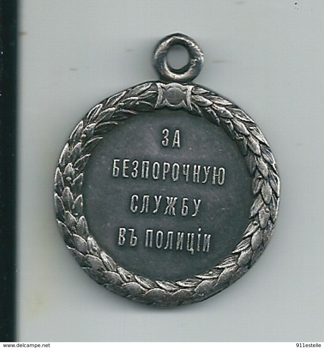 RUSSIE Belle Médaille De STALINE ( Metal   Argentée  Dim 32 Mm ) - Other & Unclassified