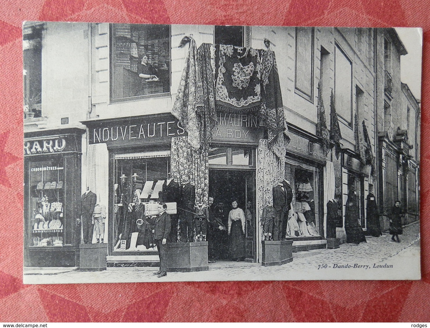 Dep 86 , Cpa LOUDUN , Grands Magasins De Nouveautés Et Confections "AU COIN DE RUE" (S.63) - Loudun