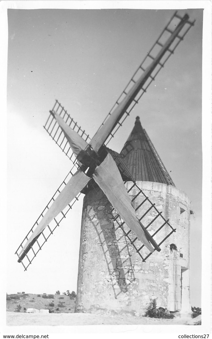 13-FONTVIEILLE- UN MOULIN A VERIFIER - Fontvieille