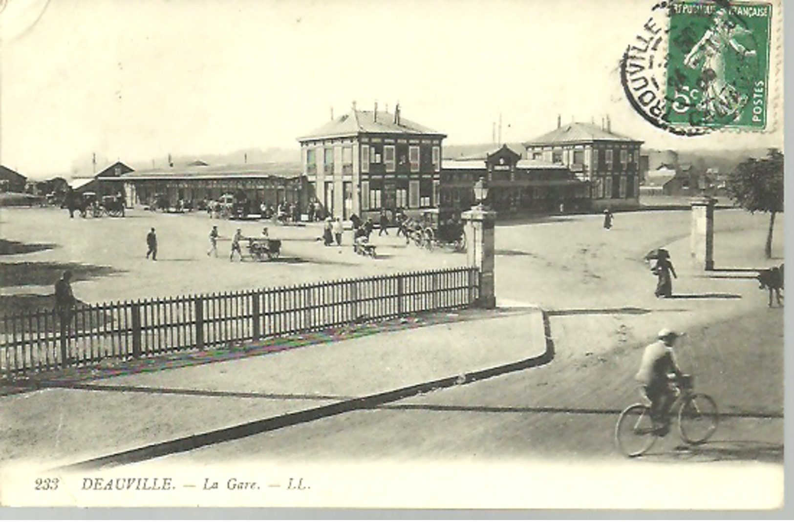 DEAUVILLE...LA GARE...1909 ???...animée....14 X 9 - Stations Without Trains