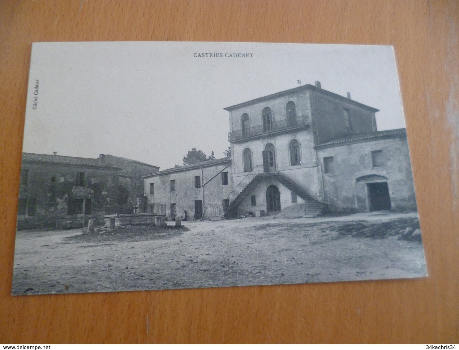 CPA 34 Hérault Castries Cadenet Petit Pli Coin Haut Gauche Sinon TBE - Castries