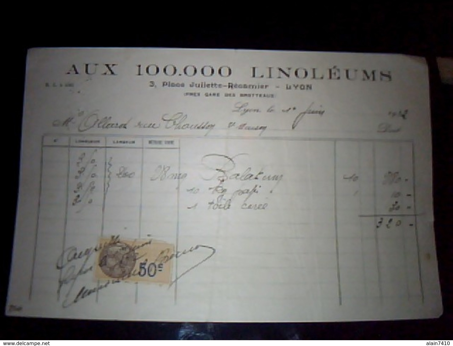 Fiscal De  50 Ct Sur Facture Aux 100.000 Linoleums A Lyon Place Juliette Recamier Annee   1932 - Briefe U. Dokumente