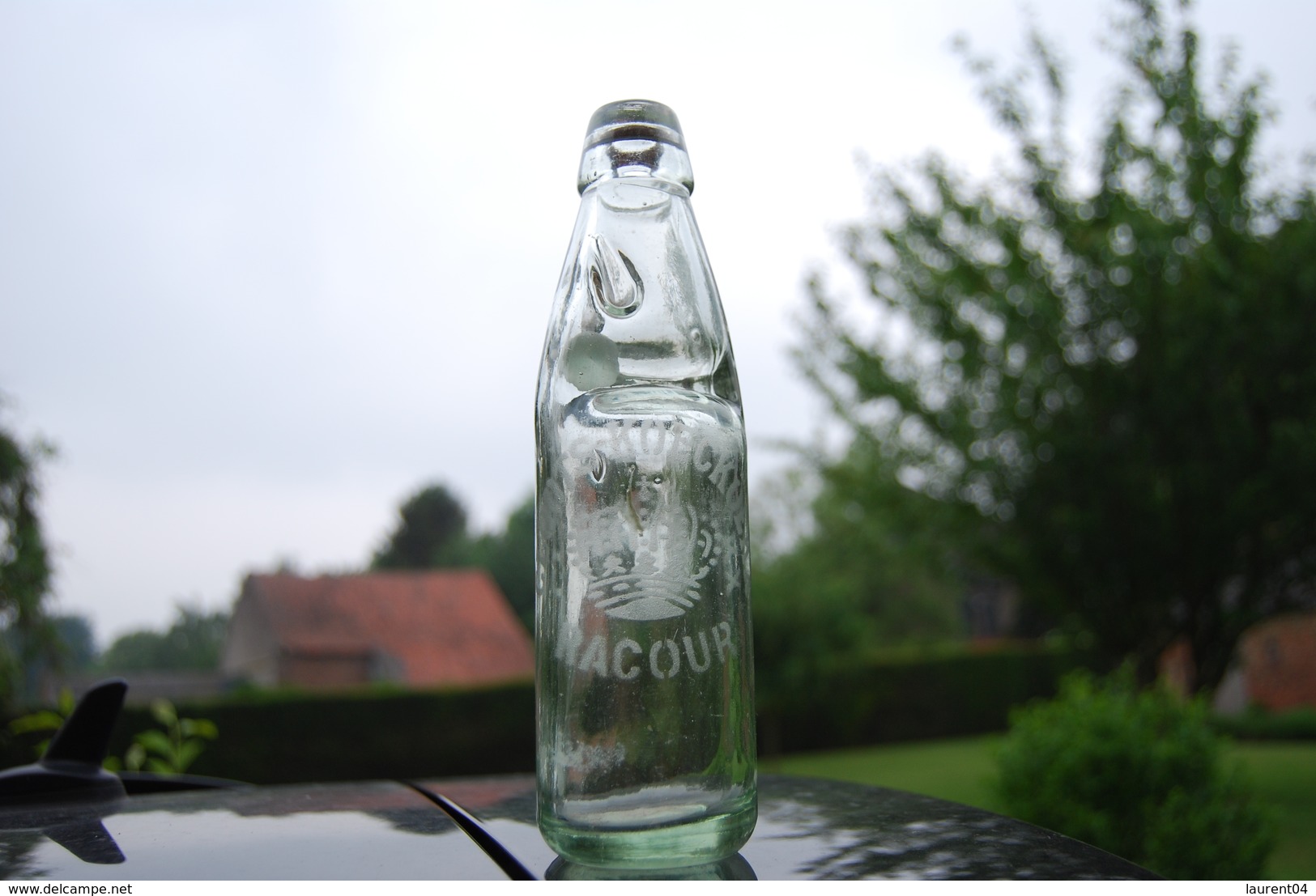 LINCENT. RACOUR. HANNUT  JODOIGNE. RARE BOUTEILLE AVEC BILLE DE VERRE A SODA . CLOOTS - KOECKOEKX - Lincent