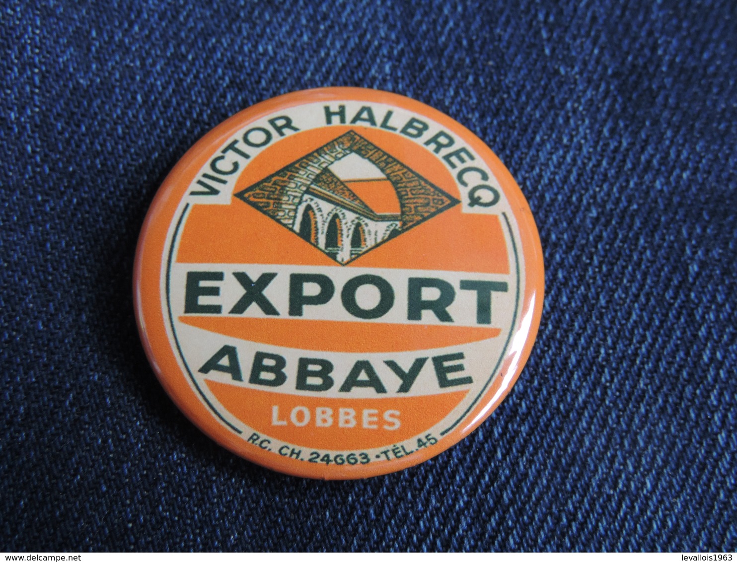 Pin Button Badge Ø38mm (bière) Victor Halbrecq EXPORT ABBAYE  ( LOBBES ) - Bier