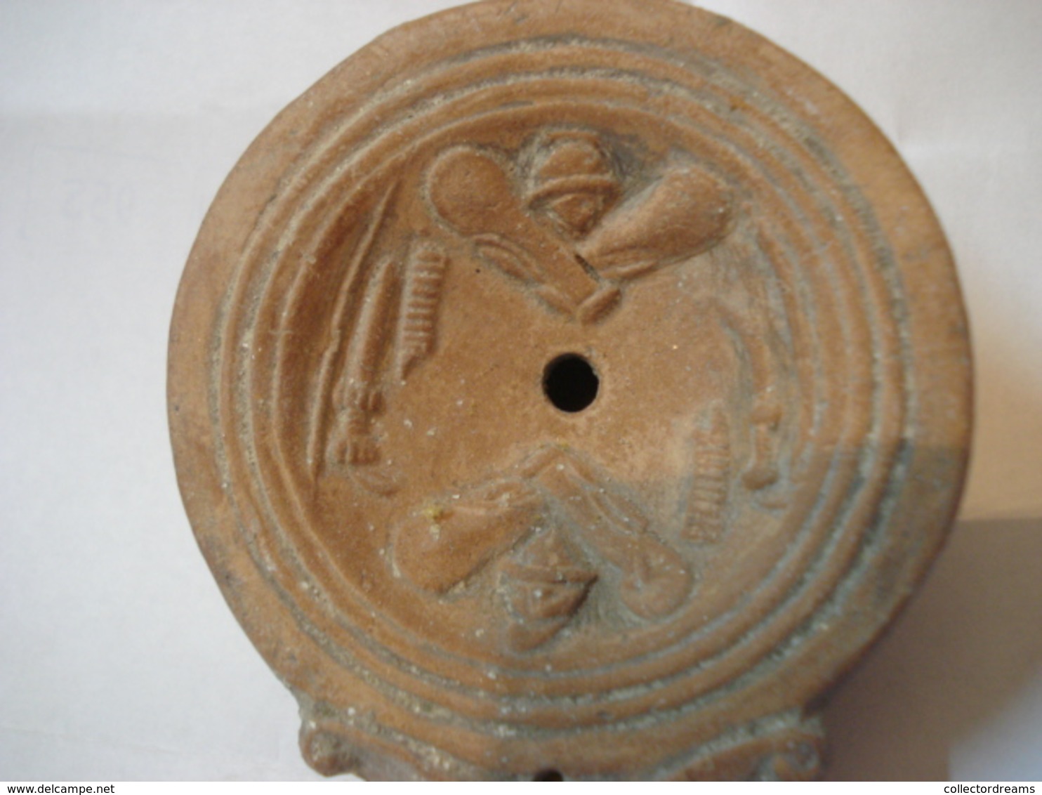 LAMPE ROMAINE A HUILE EN TERRE CUITE  - ATTRIBUTS DE GLADIATEUR///  ANCIENT ROMAN TERRACOTTA OIL LAMP - Archaeology