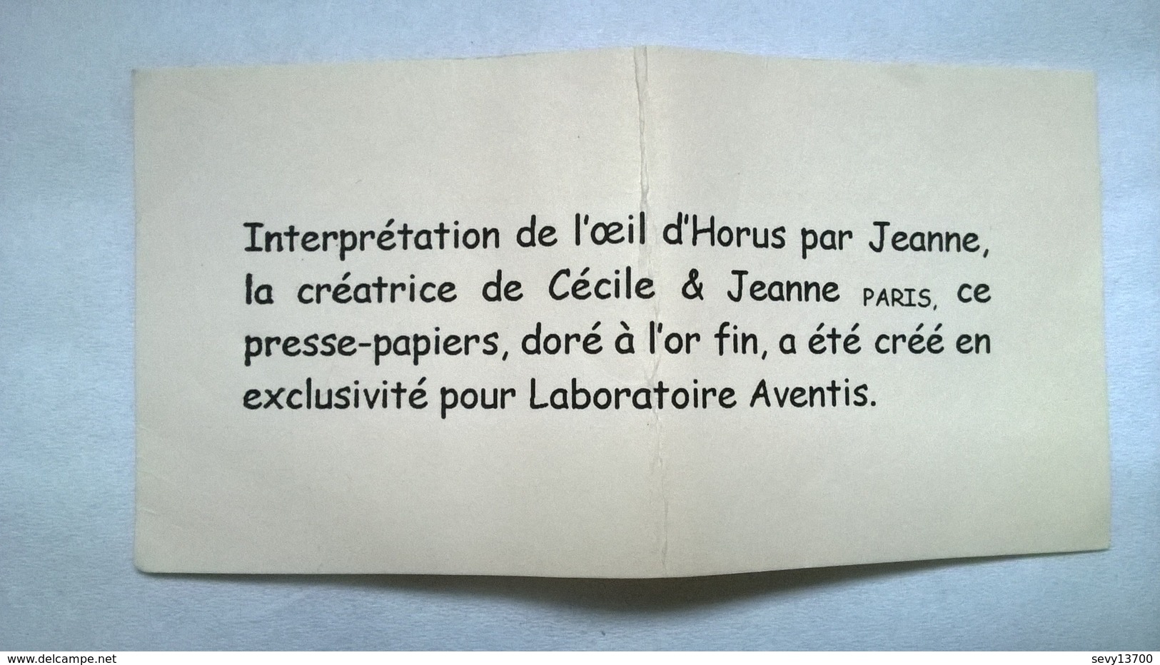 Presse Papier Doré à L'or Fin - Oeil D'Horus Par Jeanne La Créatrice De Cécile Et Jeanne, Paris - Autres & Non Classés