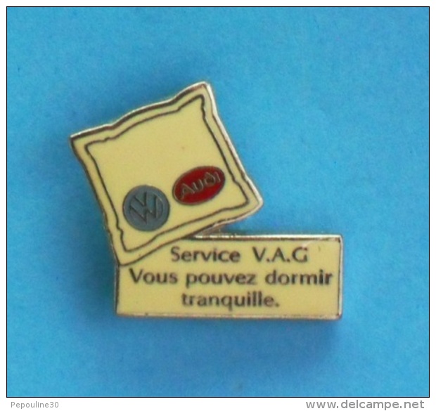 1 PIN'S //   ** VOLKSWAGEN / AUDI ** SERVICE V.A.G / VOUS POUVEZ DORMIR TRANQUILLE ** . (Sofrec Paris) - Audi