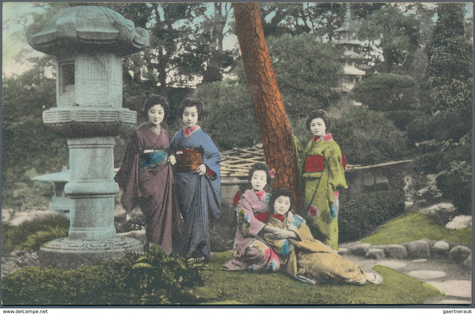 29481 Japan - Besonderheiten: 1900/30 (ca.) 20 ppc (two mailed) showing ladies, geishas with interesting h