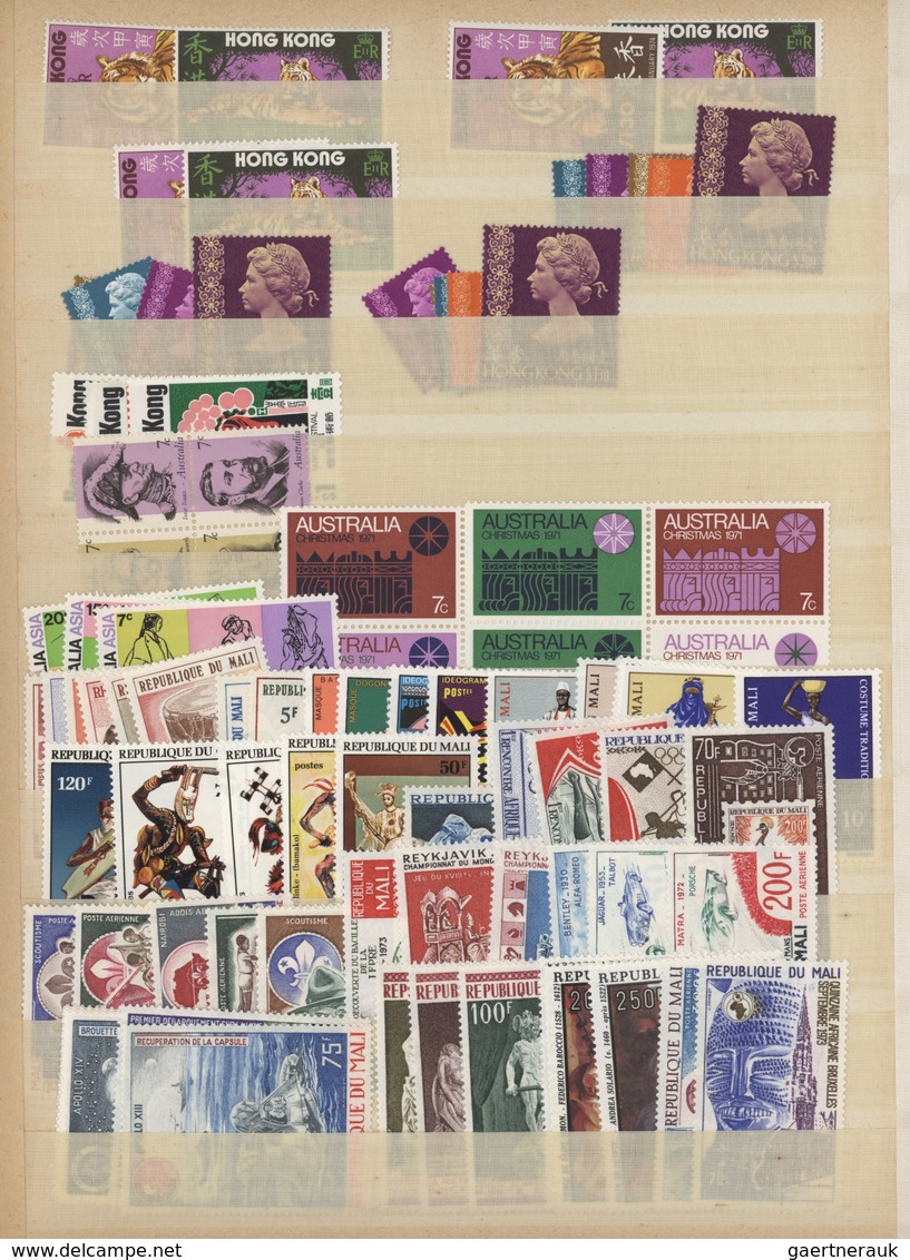 29591 Alle Welt: 1967/1974 (ca.), Mint Accumulation/collection In Two Stockbooks, Mainly Unmounted Mint, C - Verzamelingen (zonder Album)