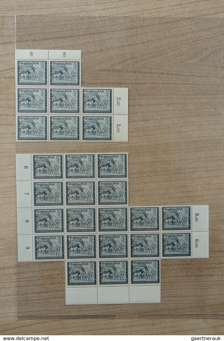 31402 Deutsches Reich: Schachtel mit zwei Bogenmappen mit meist postfrischen Bögen und Bogenteilen des Deu