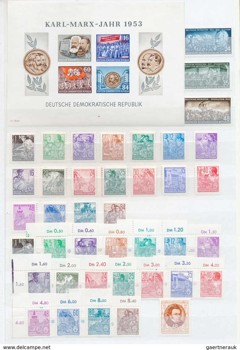 32303 DDR: 1949-1990, Komplette Postfrische Sammlung Sehr Sauber In 2 Einsteckalben, Die Qualität Ist Nahe - Sonstige & Ohne Zuordnung