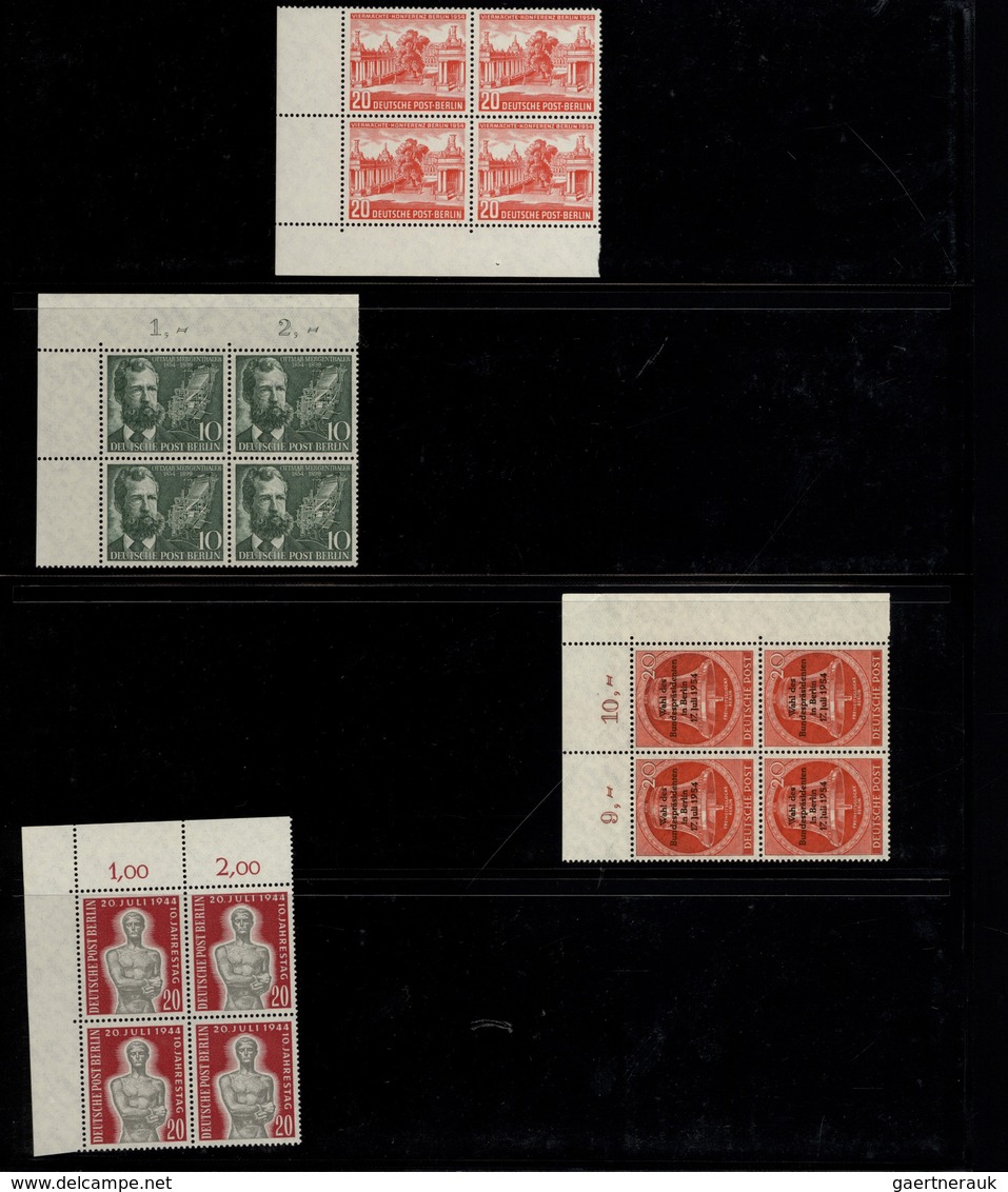 32427 Bundesrepublik Und Berlin: 1949/2000, Umfangreicher Postfrischer Bestand Eckrand-Viererblocks Bundes - Verzamelingen