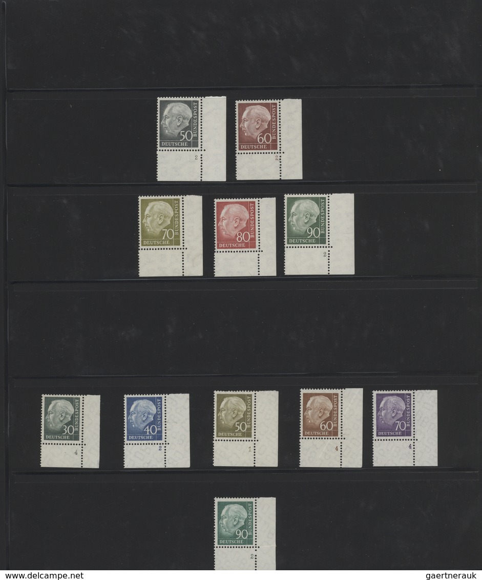 32438 Bundesrepublik Und Berlin: 1954/90 Ca., FORMNUMMERN-Sammlung Dauerserien Postfrisch Und Gestempelt A - Sammlungen