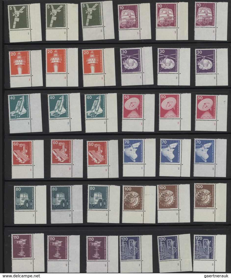 32438 Bundesrepublik Und Berlin: 1954/90 Ca., FORMNUMMERN-Sammlung Dauerserien Postfrisch Und Gestempelt A - Verzamelingen