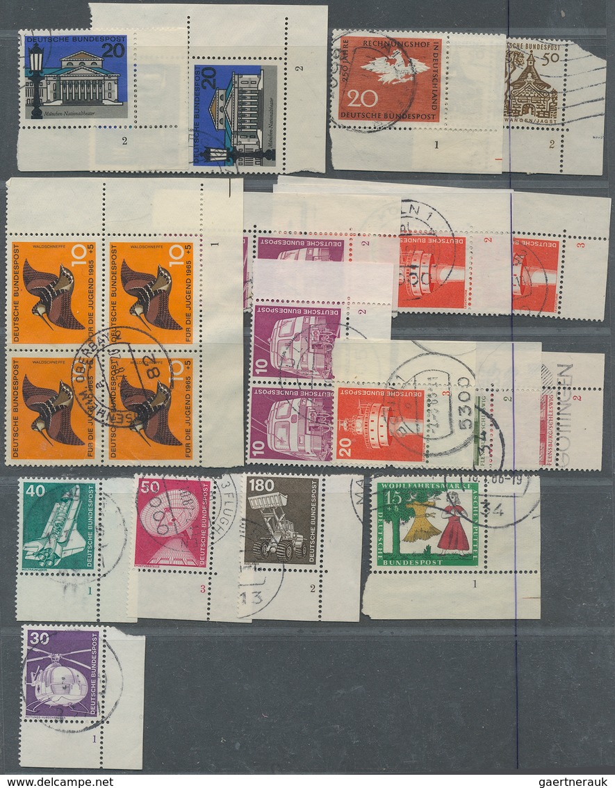 32439 Bundesrepublik Und Berlin: 1955/1995 (ca.), Vorwiegend Postfrische Partie Auf Steckkarten, Hauptwert - Verzamelingen