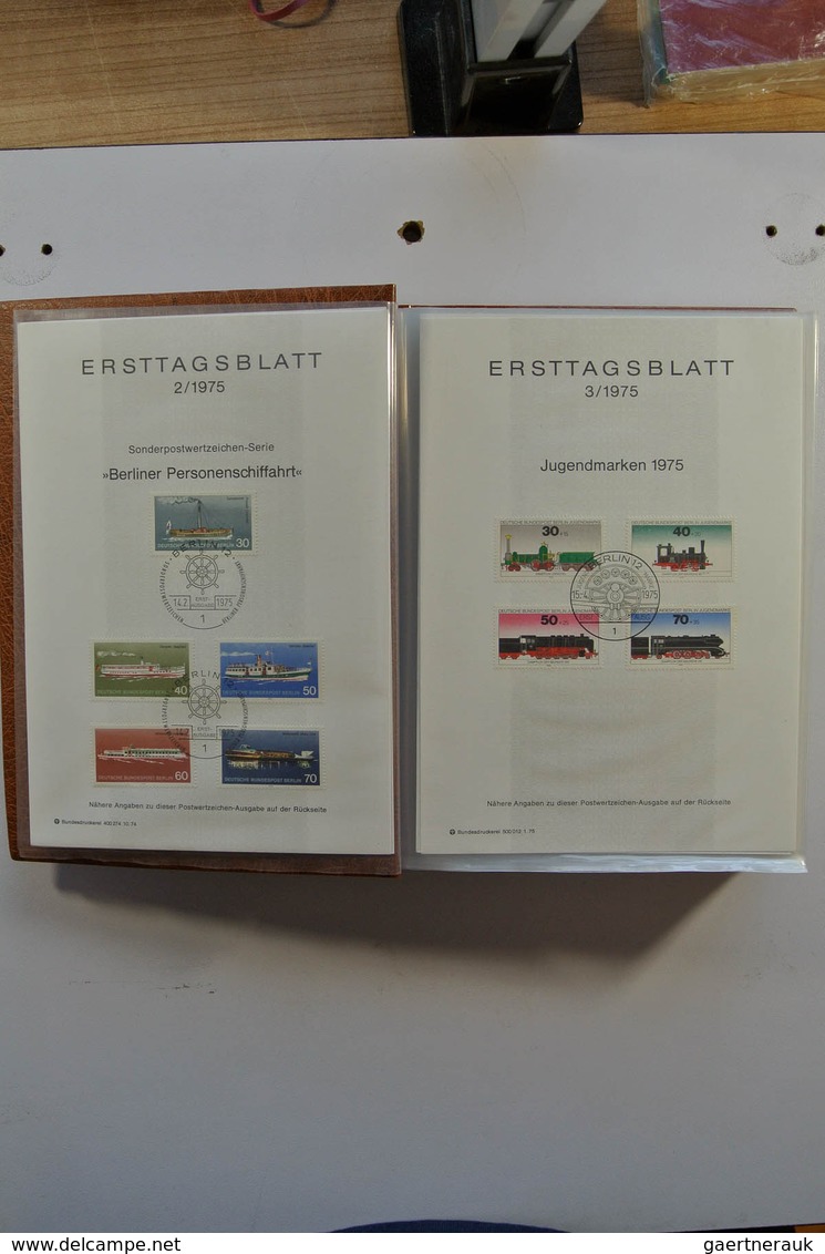 32449 Bundesrepublik Und Berlin: 1975-2001. Umfangreiche Sammlung Ersttagsblätter Bundespost 1975-2001 Und - Sammlungen