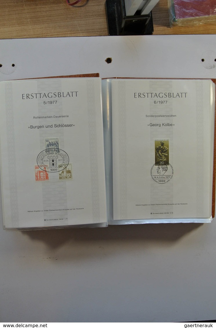 32449 Bundesrepublik und Berlin: 1975-2001. Umfangreiche Sammlung Ersttagsblätter Bundespost 1975-2001 und
